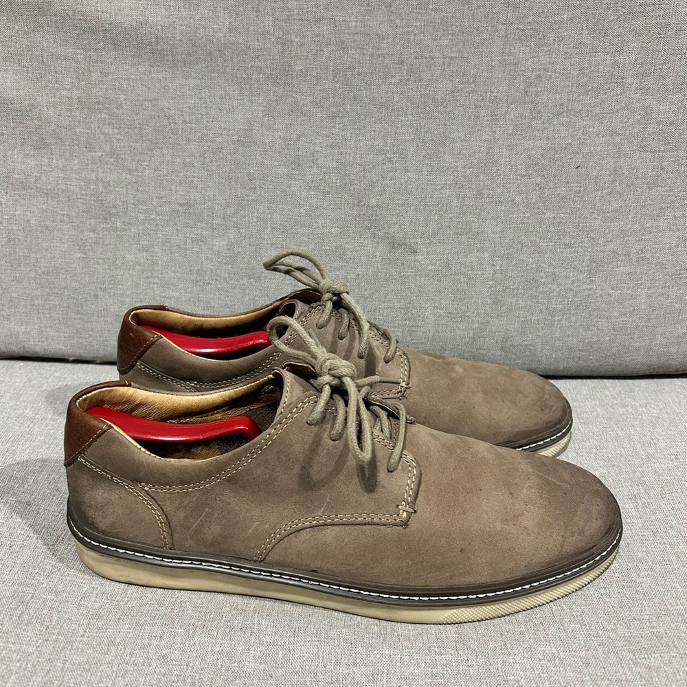 Men’s Johnston & Murphy suede lace-up casual shoes – size 9.5M